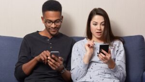 Wabah Informasi: Membongkar dan Melawan Berita Hoaks Kesehatan yang Meresahkan