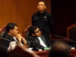 Peran Advokat dalam Melakukan Uji Materiil Undang-Undang yang Dianggap Mencederai Nilai Politik Demokrasi